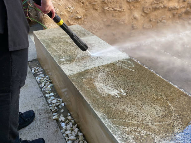 Best Deck Pressure Washing  in Independence, IA